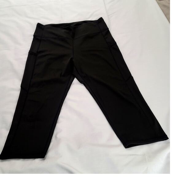 Yelete Active Workout Pants Great Stretch Fabric Very Black Many Pockets Capri - Picture 1 of 8